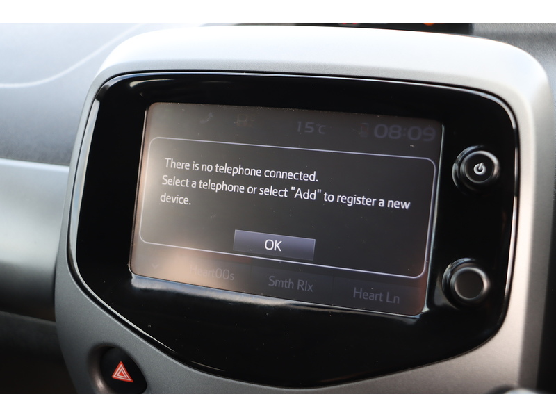 Toyota 1.0 VVT-I X-PLORE HATCHBACK 5DR PETROL MANUAL SAT NAV BLUETOOTH DAB STEREO REAR CAMERA SAME OWNER FOR 3 YEARS ONLY 29000 MILES SH NO ULEZ CHARGE 72-74 Mitcham Road