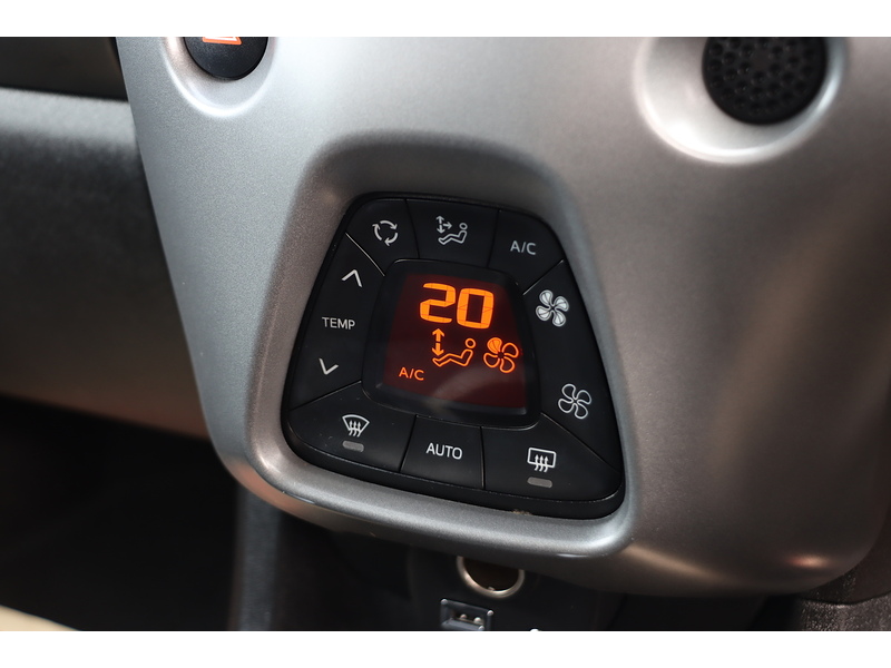 Toyota 1.0 VVT-I X-PLORE HATCHBACK 5DR PETROL MANUAL SAT NAV BLUETOOTH DAB STEREO REAR CAMERA SAME OWNER FOR 3 YEARS ONLY 29000 MILES SH NO ULEZ CHARGE 72-74 Mitcham Road