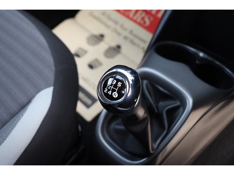 Toyota 1.0 VVT-I X-PLORE HATCHBACK 5DR PETROL MANUAL SAT NAV BLUETOOTH DAB STEREO REAR CAMERA SAME OWNER FOR 3 YEARS ONLY 29000 MILES SH NO ULEZ CHARGE 72-74 Mitcham Road