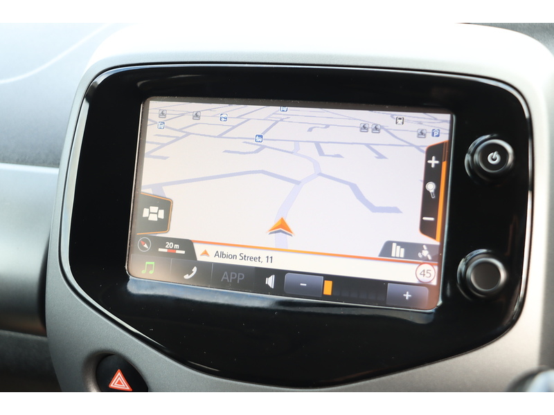 Toyota 1.0 VVT-I X-PLORE HATCHBACK 5DR PETROL MANUAL SAT NAV BLUETOOTH DAB STEREO REAR CAMERA SAME OWNER FOR 3 YEARS ONLY 29000 MILES SH NO ULEZ CHARGE 72-74 Mitcham Road