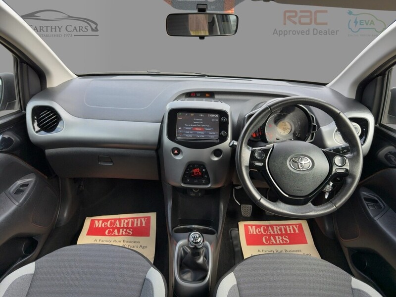 Toyota 1.0 VVT-I X-PLORE HATCHBACK 5DR PETROL MANUAL SAT NAV BLUETOOTH DAB STEREO REAR CAMERA SAME OWNER FOR 3 YEARS ONLY 29000 MILES SH NO ULEZ CHARGE 72-74 Mitcham Road