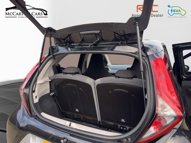 Toyota 1.0 VVT-I X-PLORE HATCHBACK 5DR PETROL MANUAL SAT NAV BLUETOOTH DAB STEREO REAR CAMERA SAME OWNER FOR 3 YEARS ONLY 29000 MILES SH NO ULEZ CHARGE 72-74 Mitcham Road