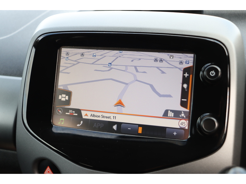 Toyota 1.0 VVT-I X-PLORE HATCHBACK 5DR PETROL MANUAL SAT NAV BLUETOOTH DAB STEREO REAR CAMERA SAME OWNER FOR 3 YEARS ONLY 29000 MILES SH NO ULEZ CHARGE 72-74 Mitcham Road