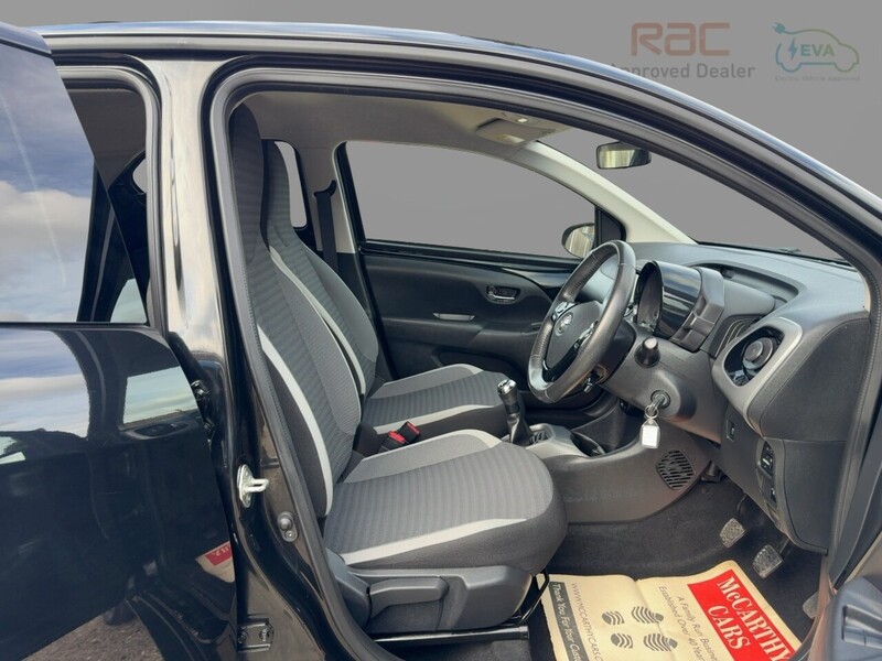 Toyota 1.0 VVT-I X-PLORE HATCHBACK 5DR PETROL MANUAL SAT NAV BLUETOOTH DAB STEREO REAR CAMERA SAME OWNER FOR 3 YEARS ONLY 29000 MILES SH NO ULEZ CHARGE 72-74 Mitcham Road