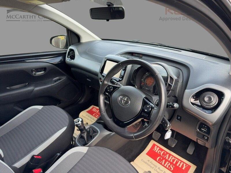 Toyota 1.0 VVT-I X-PLORE HATCHBACK 5DR PETROL MANUAL SAT NAV BLUETOOTH DAB STEREO REAR CAMERA SAME OWNER FOR 3 YEARS ONLY 29000 MILES SH NO ULEZ CHARGE 72-74 Mitcham Road