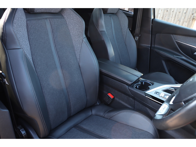 Peugeot 1.2 PURETECH GT LINE PREMIUM SUV 5DR PETROL EAT AUTO 7 SEATER SUNROOF HEATED SEATS SAT NAV BLUETOOTH DAB STEREO APPLE CARPLAY REAR CAM 33000 MILES FSH 72-74 Mitcham Road