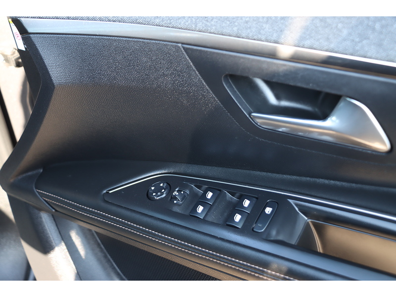 Peugeot 1.2 PURETECH GT LINE PREMIUM SUV 5DR PETROL EAT AUTO 7 SEATER SUNROOF HEATED SEATS SAT NAV BLUETOOTH DAB STEREO APPLE CARPLAY REAR CAM 33000 MILES FSH 72-74 Mitcham Road