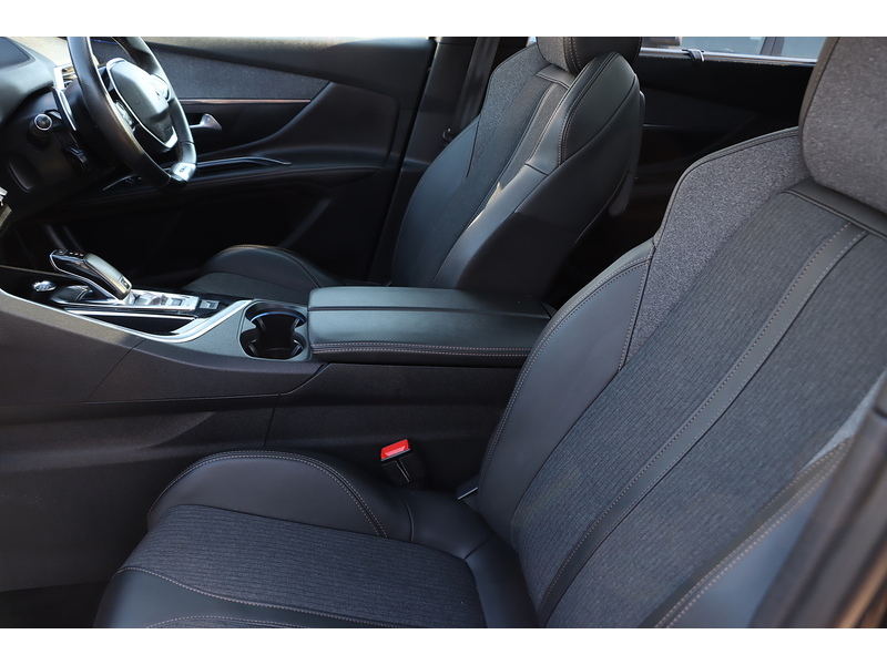 Peugeot 1.2 PURETECH GT LINE PREMIUM SUV 5DR PETROL EAT AUTO 7 SEATER SUNROOF HEATED SEATS SAT NAV BLUETOOTH DAB STEREO APPLE CARPLAY REAR CAM 33000 MILES FSH 72-74 Mitcham Road