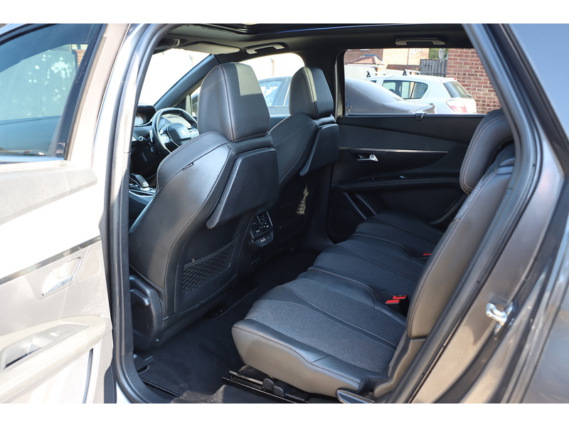 Peugeot 1.2 PURETECH GT LINE PREMIUM SUV 5DR PETROL EAT AUTO 7 SEATER SUNROOF HEATED SEATS SAT NAV BLUETOOTH DAB STEREO APPLE CARPLAY REAR CAM 33000 MILES FSH 72-74 Mitcham Road