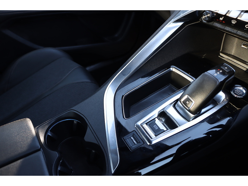 Peugeot 1.2 PURETECH GT LINE PREMIUM SUV 5DR PETROL EAT AUTO 7 SEATER SUNROOF HEATED SEATS SAT NAV BLUETOOTH DAB STEREO APPLE CARPLAY REAR CAM 33000 MILES FSH 72-74 Mitcham Road