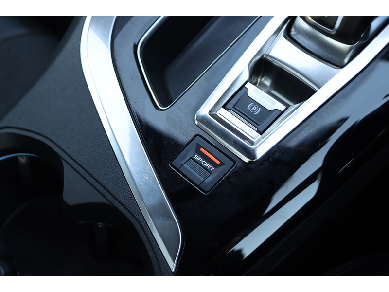 Peugeot 1.2 PURETECH GT LINE PREMIUM SUV 5DR PETROL EAT AUTO 7 SEATER SUNROOF HEATED SEATS SAT NAV BLUETOOTH DAB STEREO APPLE CARPLAY REAR CAM 33000 MILES FSH 72-74 Mitcham Road