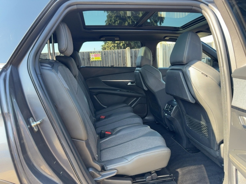 Peugeot 1.2 PURETECH GT LINE PREMIUM SUV 5DR PETROL EAT AUTO 7 SEATER SUNROOF HEATED SEATS SAT NAV BLUETOOTH DAB STEREO APPLE CARPLAY REAR CAM 33000 MILES FSH 72-74 Mitcham Road