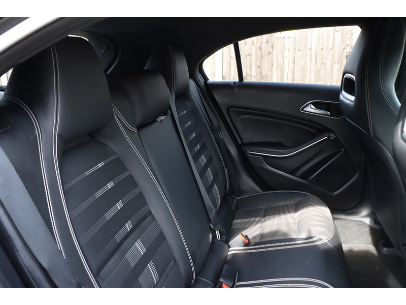 Mercedes-Benz A160 1.6 SPORT EDITION HATCHBACK 5DR PETROL 7G-DCT AUTO SATNAV BLUETOOTH DAB STEREO APPLE CARPLAY REAR CAMERA JUST 2 OWNERS 67000 MILES FSH 7 SERVICES 72-74 Mitcham Road