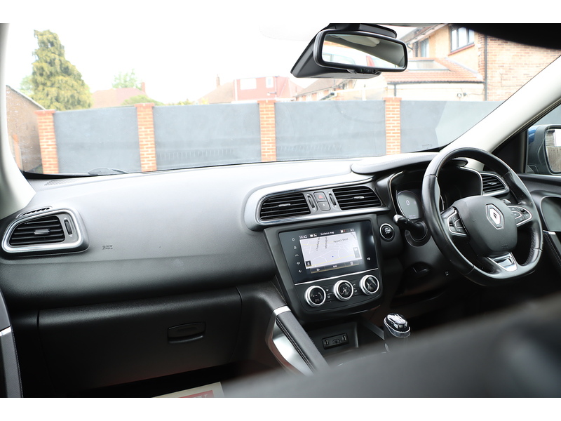 Renault 1.3 TCE GT LINE SUV 5DR PETROL MANUAL HEATED SEATS SAT NAV BLUETOOTH DAB STEREO APPLE CARPLAY REAR CAM PARKING AIDS JUST 2 OWNERS ONLY 55000 MILES FSH 72-74 Mitcham Road