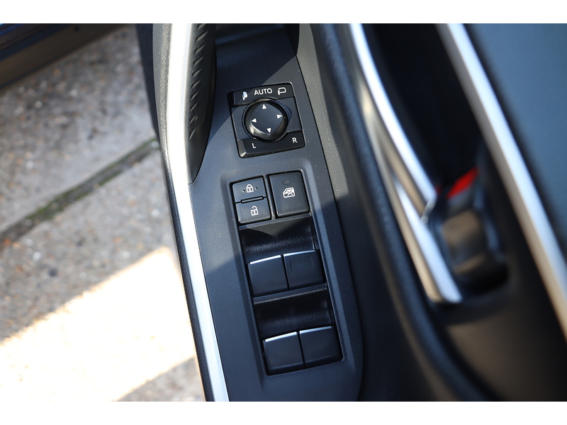 Toyota 2.5 VVT-H DYNAMIC SUV 5DR PETROL HYBRID CVT AUTO SUNROOF HEATED SEATS SAT NAV BLUETOOTH REAR CAMERA PARKING AIDS 2 OWNERS 61000 MILES FSH 6 SERVICES 72-74 Mitcham Road