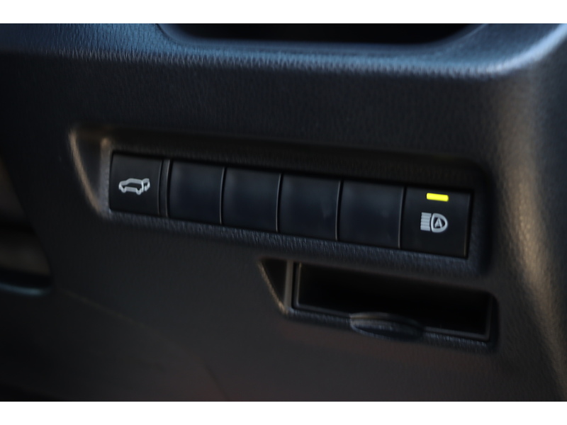 Toyota 2.5 VVT-H DYNAMIC SUV 5DR PETROL HYBRID CVT AUTO SUNROOF HEATED SEATS SAT NAV BLUETOOTH REAR CAMERA PARKING AIDS 2 OWNERS 61000 MILES FSH 6 SERVICES 72-74 Mitcham Road