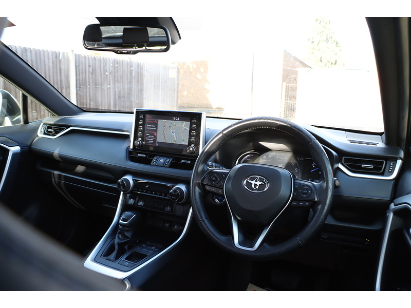 Toyota 2.5 VVT-H DYNAMIC SUV 5DR PETROL HYBRID CVT AUTO SUNROOF HEATED SEATS SAT NAV BLUETOOTH REAR CAMERA PARKING AIDS 2 OWNERS 61000 MILES FSH 6 SERVICES 72-74 Mitcham Road