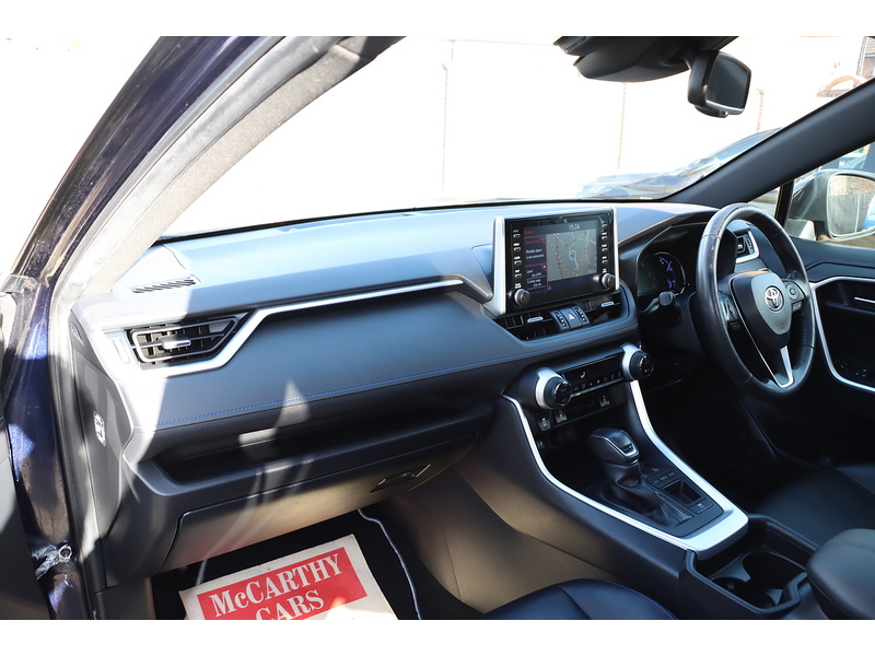 Toyota 2.5 VVT-H DYNAMIC SUV 5DR PETROL HYBRID CVT AUTO SUNROOF HEATED SEATS SAT NAV BLUETOOTH REAR CAMERA PARKING AIDS 2 OWNERS 61000 MILES FSH 6 SERVICES 72-74 Mitcham Road