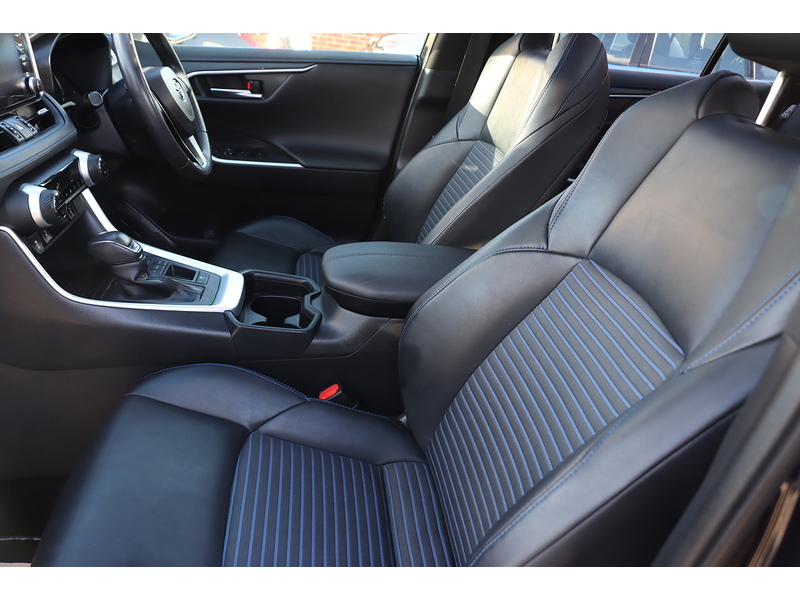 Toyota 2.5 VVT-H DYNAMIC SUV 5DR PETROL HYBRID CVT AUTO SUNROOF HEATED SEATS SAT NAV BLUETOOTH REAR CAMERA PARKING AIDS 2 OWNERS 61000 MILES FSH 6 SERVICES 72-74 Mitcham Road