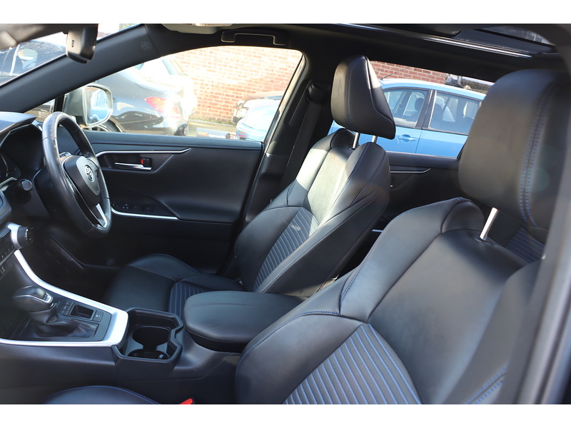 Toyota 2.5 VVT-H DYNAMIC SUV 5DR PETROL HYBRID CVT AUTO SUNROOF HEATED SEATS SAT NAV BLUETOOTH REAR CAMERA PARKING AIDS 2 OWNERS 61000 MILES FSH 6 SERVICES 72-74 Mitcham Road