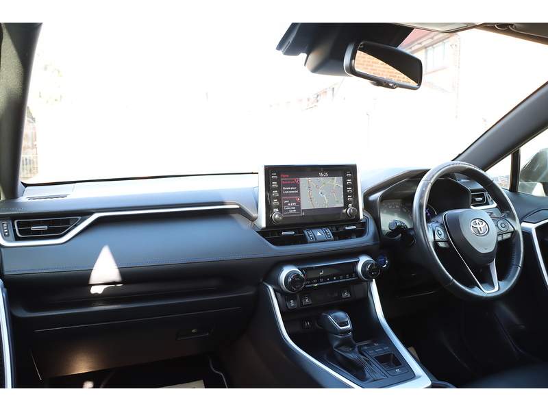 Toyota 2.5 VVT-H DYNAMIC SUV 5DR PETROL HYBRID CVT AUTO SUNROOF HEATED SEATS SAT NAV BLUETOOTH REAR CAMERA PARKING AIDS 2 OWNERS 61000 MILES FSH 6 SERVICES 72-74 Mitcham Road