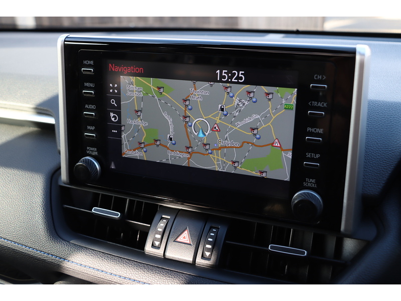 Toyota 2.5 VVT-H DYNAMIC SUV 5DR PETROL HYBRID CVT AUTO SUNROOF HEATED SEATS SAT NAV BLUETOOTH REAR CAMERA PARKING AIDS 2 OWNERS 61000 MILES FSH 6 SERVICES 72-74 Mitcham Road