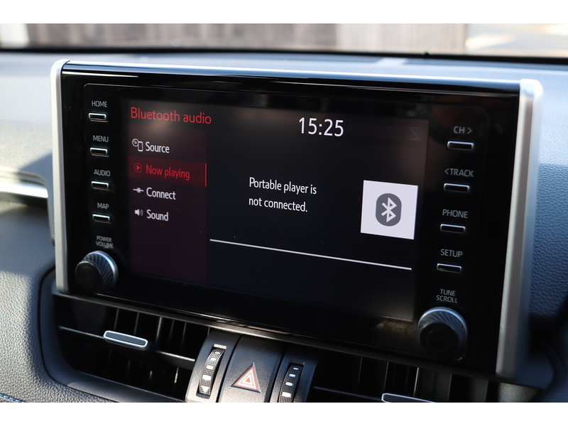 Toyota 2.5 VVT-H DYNAMIC SUV 5DR PETROL HYBRID CVT AUTO SUNROOF HEATED SEATS SAT NAV BLUETOOTH REAR CAMERA PARKING AIDS 2 OWNERS 61000 MILES FSH 6 SERVICES 72-74 Mitcham Road