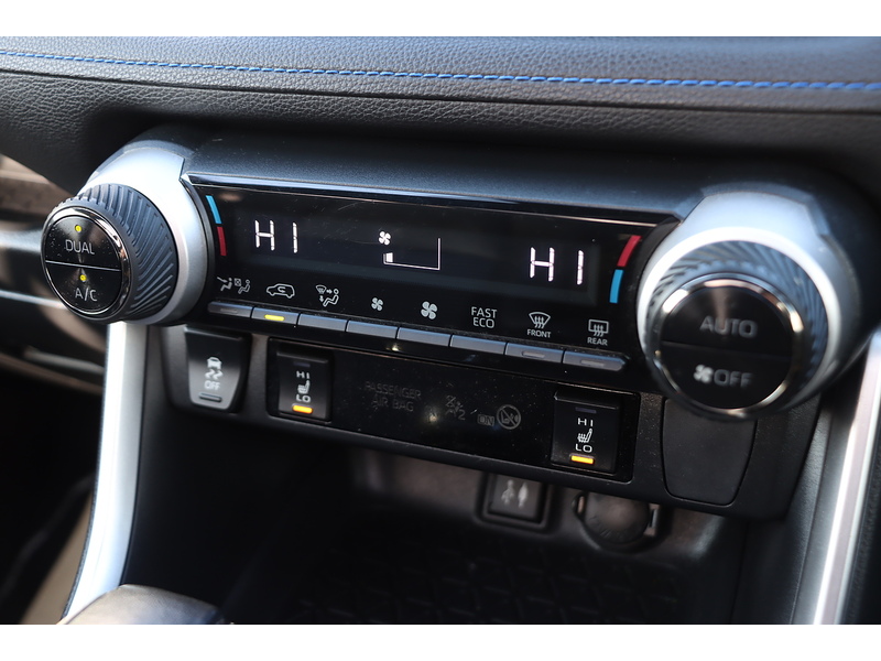 Toyota 2.5 VVT-H DYNAMIC SUV 5DR PETROL HYBRID CVT AUTO SUNROOF HEATED SEATS SAT NAV BLUETOOTH REAR CAMERA PARKING AIDS 2 OWNERS 61000 MILES FSH 6 SERVICES 72-74 Mitcham Road