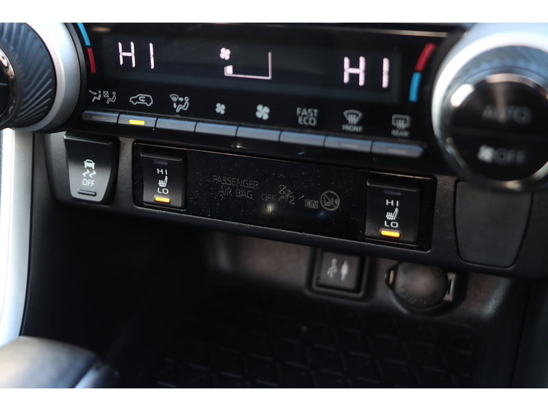 Toyota 2.5 VVT-H DYNAMIC SUV 5DR PETROL HYBRID CVT AUTO SUNROOF HEATED SEATS SAT NAV BLUETOOTH REAR CAMERA PARKING AIDS 2 OWNERS 61000 MILES FSH 6 SERVICES 72-74 Mitcham Road