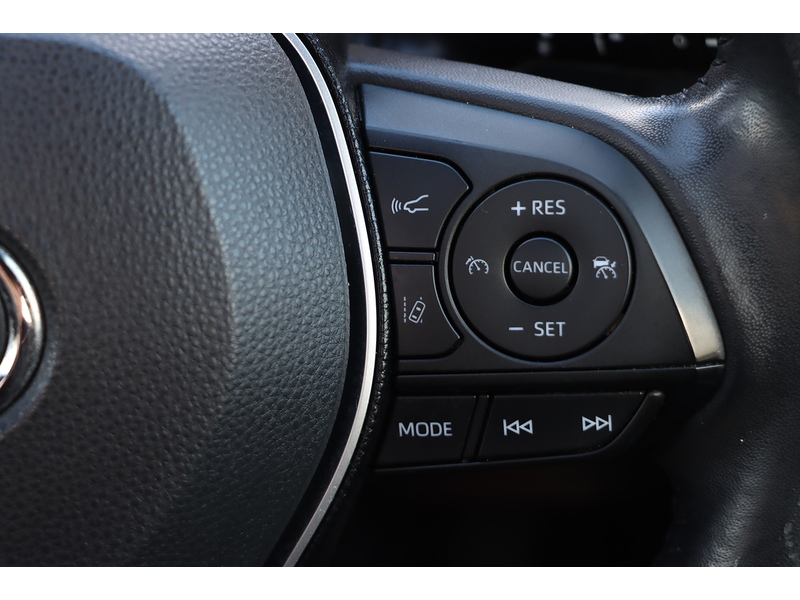 Toyota 2.5 VVT-H DYNAMIC SUV 5DR PETROL HYBRID CVT AUTO SUNROOF HEATED SEATS SAT NAV BLUETOOTH REAR CAMERA PARKING AIDS 2 OWNERS 61000 MILES FSH 6 SERVICES 72-74 Mitcham Road