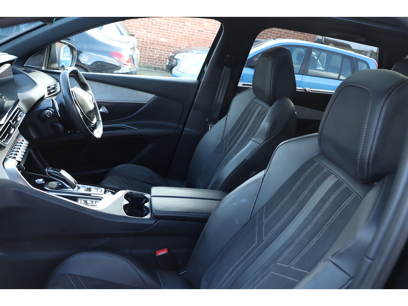 Peugeot 1.2 PURETECH GT SUV 5DR PETROL EAT AUTO 7 SEATER SUNROOF SAT NAV BLUETOOTH DAB STEREO APPLE CARPLAY REAR CAMERA WITH PARKING AIDS ONLY 41000 MILES FSH 72-74 Mitcham Road