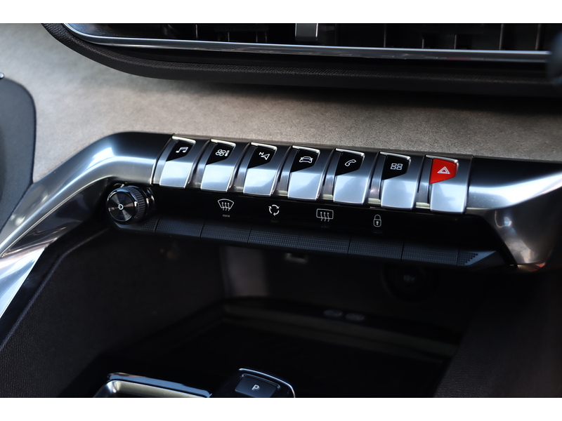 Peugeot 1.2 PURETECH GT SUV 5DR PETROL EAT AUTO 7 SEATER SUNROOF SAT NAV BLUETOOTH DAB STEREO APPLE CARPLAY REAR CAMERA WITH PARKING AIDS ONLY 41000 MILES FSH 72-74 Mitcham Road