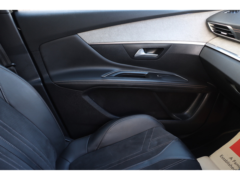 Peugeot 1.2 PURETECH GT SUV 5DR PETROL EAT AUTO 7 SEATER SUNROOF SAT NAV BLUETOOTH DAB STEREO APPLE CARPLAY REAR CAMERA WITH PARKING AIDS ONLY 41000 MILES FSH 72-74 Mitcham Road