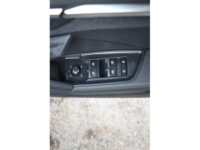 Audi 1.4 TFSIE 40 SPORT SPORTBACK 5DR PETROL PLUG-IN HYBRID S TRONIC AUTO SAT NAV BLUETOOTH APPLE CARPLAY REAR CAMERA PARKING AIDS 2 OWNERS 63000 MILES FSH 72-74 Mitcham Road