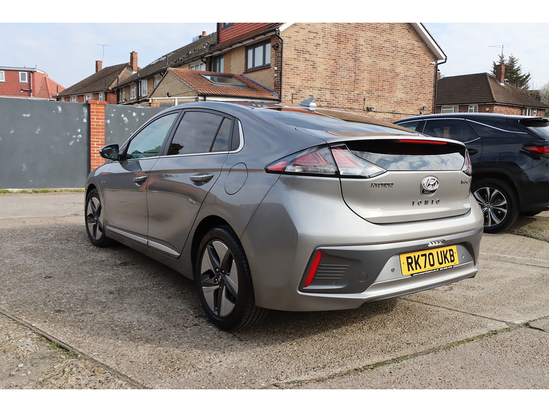 Hyundai 1.6 H-GDI PREMIUM SE HATCHBACK 5DR PETROL HYBRID DCT AUTO HEATED SEATS SAT NAV BLUETOOTH APPLE CARPLAY REAR CAMERA PARKING AIDS ONLY 63000 MILES FSH 72-74 Mitcham Road