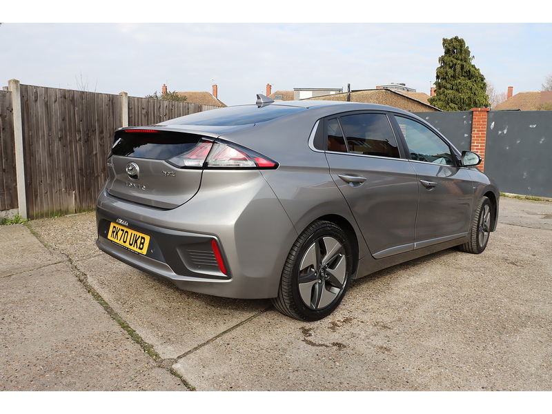 Hyundai 1.6 H-GDI PREMIUM SE HATCHBACK 5DR PETROL HYBRID DCT AUTO HEATED SEATS SAT NAV BLUETOOTH APPLE CARPLAY REAR CAMERA PARKING AIDS ONLY 63000 MILES FSH 72-74 Mitcham Road