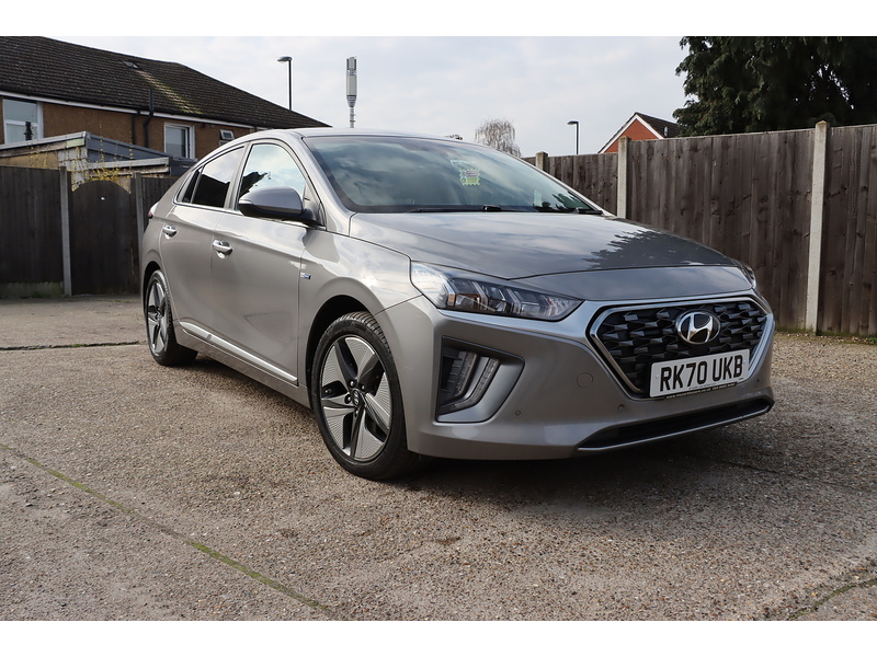 Hyundai 1.6 H-GDI PREMIUM SE HATCHBACK 5DR PETROL HYBRID DCT AUTO HEATED SEATS SAT NAV BLUETOOTH APPLE CARPLAY REAR CAMERA PARKING AIDS ONLY 63000 MILES FSH 72-74 Mitcham Road