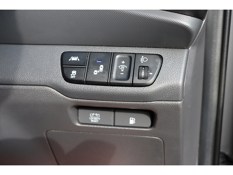 Hyundai 1.6 H-GDI PREMIUM SE HATCHBACK 5DR PETROL HYBRID DCT AUTO HEATED SEATS SAT NAV BLUETOOTH APPLE CARPLAY REAR CAMERA PARKING AIDS ONLY 63000 MILES FSH 72-74 Mitcham Road