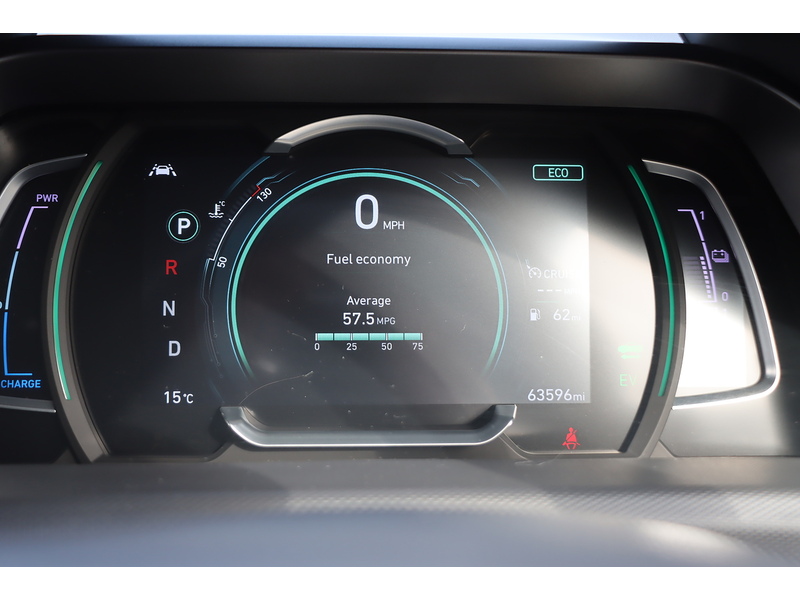 Hyundai 1.6 H-GDI PREMIUM SE HATCHBACK 5DR PETROL HYBRID DCT AUTO HEATED SEATS SAT NAV BLUETOOTH APPLE CARPLAY REAR CAMERA PARKING AIDS ONLY 63000 MILES FSH 72-74 Mitcham Road