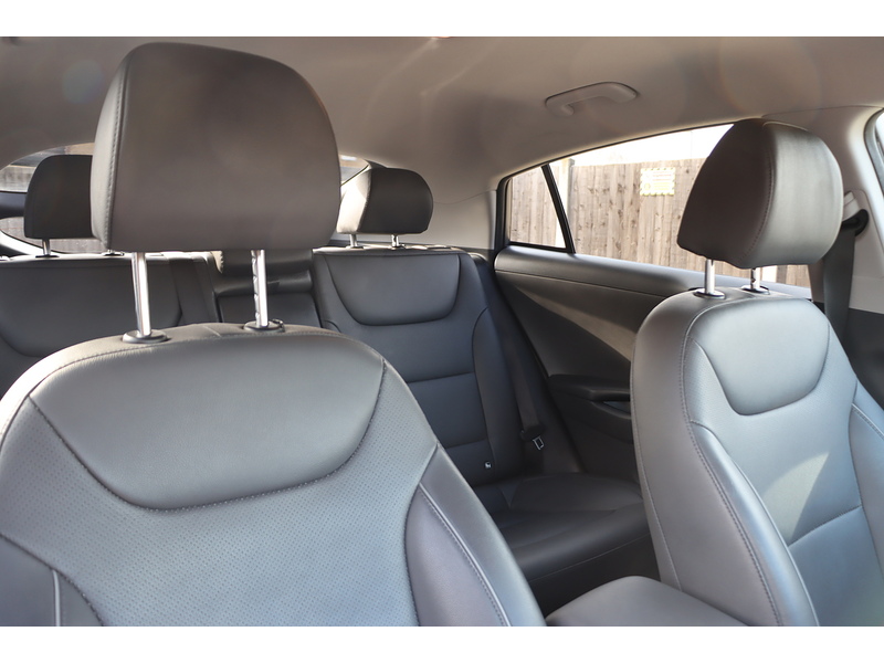 Hyundai 1.6 H-GDI PREMIUM SE HATCHBACK 5DR PETROL HYBRID DCT AUTO HEATED SEATS SAT NAV BLUETOOTH APPLE CARPLAY REAR CAMERA PARKING AIDS ONLY 63000 MILES FSH 72-74 Mitcham Road