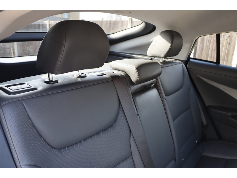 Hyundai 1.6 H-GDI PREMIUM SE HATCHBACK 5DR PETROL HYBRID DCT AUTO HEATED SEATS SAT NAV BLUETOOTH APPLE CARPLAY REAR CAMERA PARKING AIDS ONLY 63000 MILES FSH 72-74 Mitcham Road