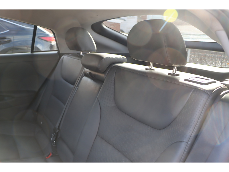 Hyundai 1.6 H-GDI PREMIUM SE HATCHBACK 5DR PETROL HYBRID DCT AUTO HEATED SEATS SAT NAV BLUETOOTH APPLE CARPLAY REAR CAMERA PARKING AIDS ONLY 63000 MILES FSH 72-74 Mitcham Road