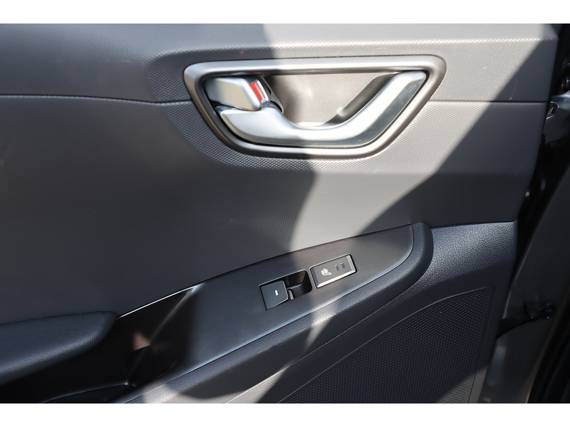 Hyundai 1.6 H-GDI PREMIUM SE HATCHBACK 5DR PETROL HYBRID DCT AUTO HEATED SEATS SAT NAV BLUETOOTH APPLE CARPLAY REAR CAMERA PARKING AIDS ONLY 63000 MILES FSH 72-74 Mitcham Road