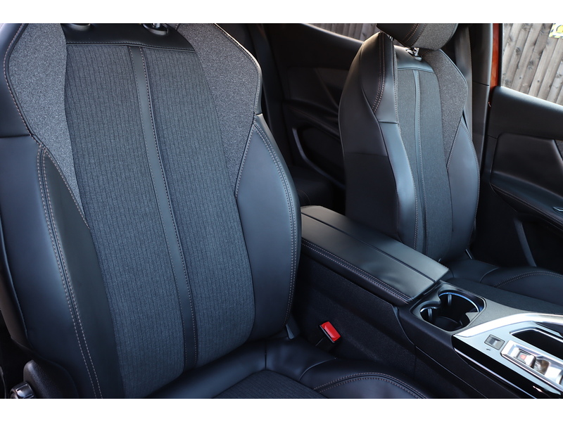 Peugeot 1.2 PURETECH GT LINE SUV 5DR PETROL EAT AUTO HEATED SEATS SAT NAV BLUETOOTH DAB STEREO APPLE CARPLAY REAR CAMERA 2 OWNERS 57000 MILES FSH 6 SERVICES 72-74 Mitcham Road