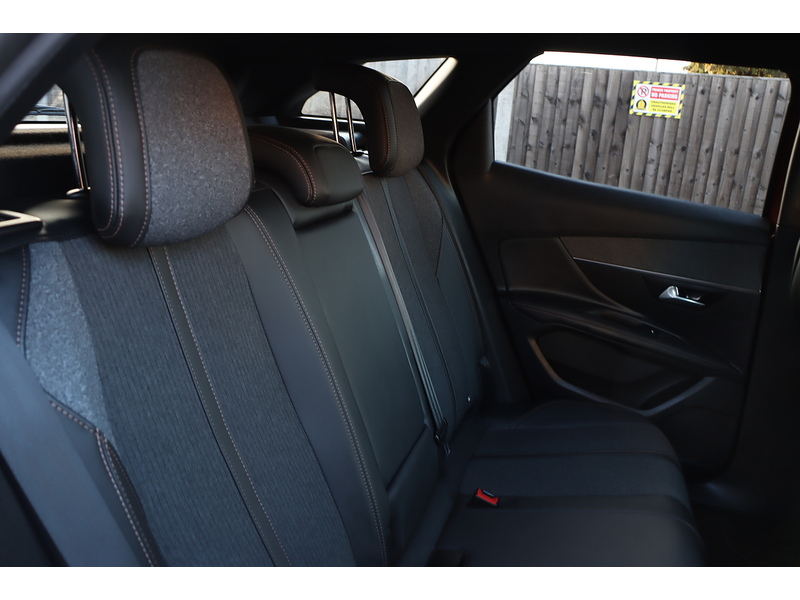 Peugeot 1.2 PURETECH GT LINE SUV 5DR PETROL EAT AUTO HEATED SEATS SAT NAV BLUETOOTH DAB STEREO APPLE CARPLAY REAR CAMERA 2 OWNERS 57000 MILES FSH 6 SERVICES 72-74 Mitcham Road