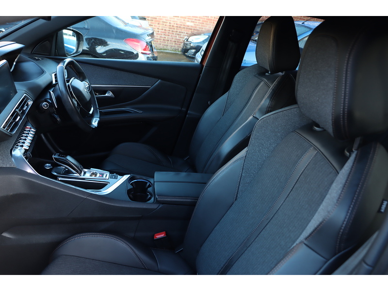 Peugeot 1.2 PURETECH GT LINE SUV 5DR PETROL EAT AUTO HEATED SEATS SAT NAV BLUETOOTH DAB STEREO APPLE CARPLAY REAR CAMERA 2 OWNERS 57000 MILES FSH 6 SERVICES 72-74 Mitcham Road