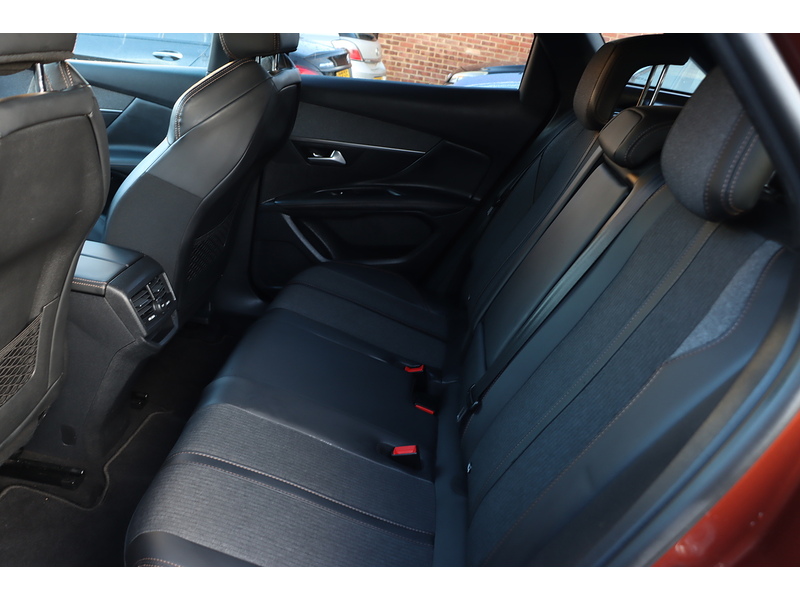 Peugeot 1.2 PURETECH GT LINE SUV 5DR PETROL EAT AUTO HEATED SEATS SAT NAV BLUETOOTH DAB STEREO APPLE CARPLAY REAR CAMERA 2 OWNERS 57000 MILES FSH 6 SERVICES 72-74 Mitcham Road