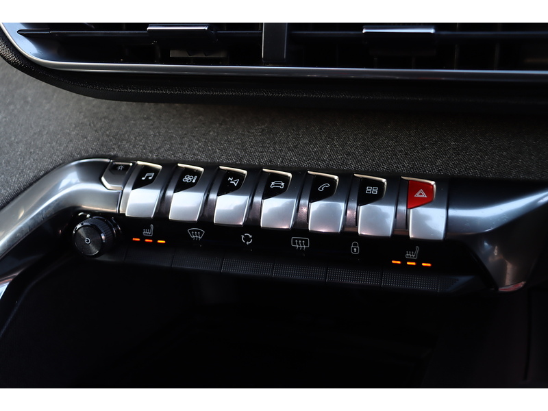 Peugeot 1.2 PURETECH GT LINE SUV 5DR PETROL EAT AUTO HEATED SEATS SAT NAV BLUETOOTH DAB STEREO APPLE CARPLAY REAR CAMERA 2 OWNERS 57000 MILES FSH 6 SERVICES 72-74 Mitcham Road
