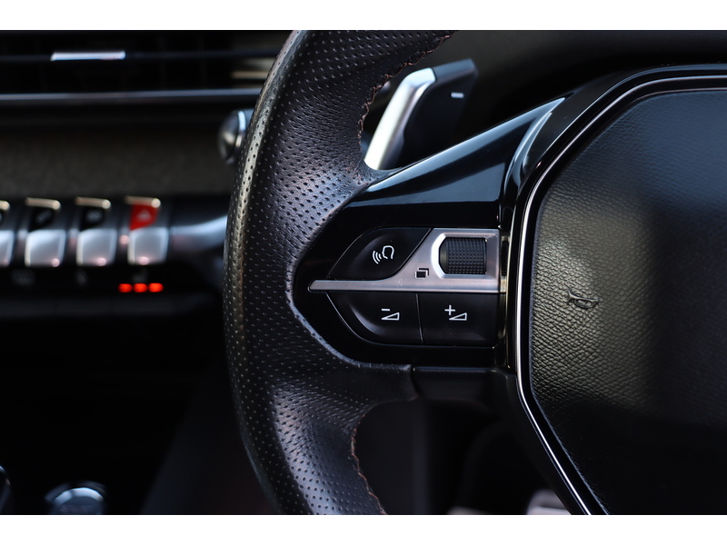 Peugeot 1.2 PURETECH GT LINE SUV 5DR PETROL EAT AUTO HEATED SEATS SAT NAV BLUETOOTH DAB STEREO APPLE CARPLAY REAR CAMERA 2 OWNERS 57000 MILES FSH 6 SERVICES 72-74 Mitcham Road