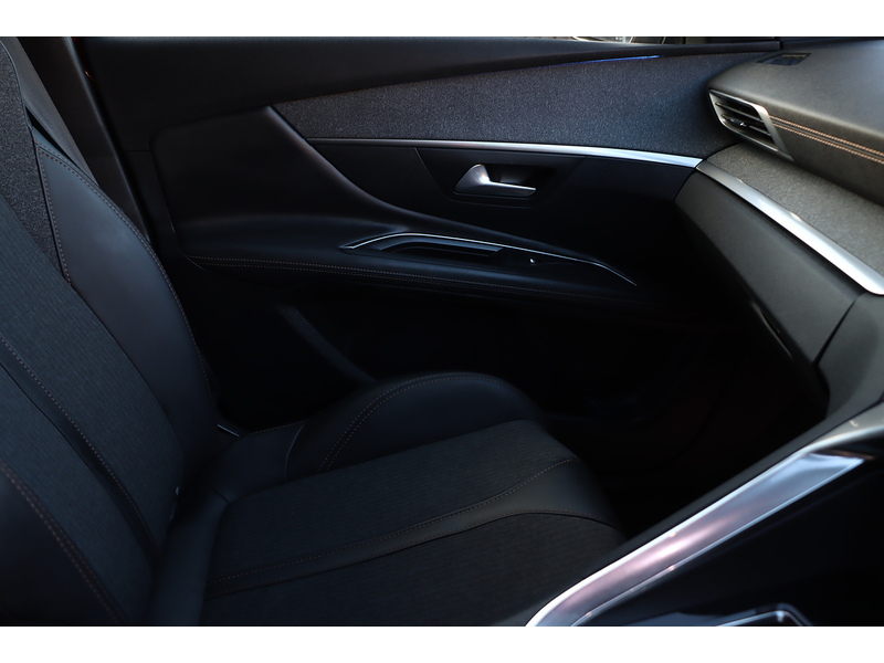 Peugeot 1.2 PURETECH GT LINE SUV 5DR PETROL EAT AUTO HEATED SEATS SAT NAV BLUETOOTH DAB STEREO APPLE CARPLAY REAR CAMERA 2 OWNERS 57000 MILES FSH 6 SERVICES 72-74 Mitcham Road